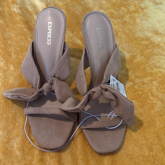 Tan heels - Picture 5 of 5